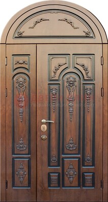 Арочная железная дверь с виноритом и узором ДА-36 в Химках