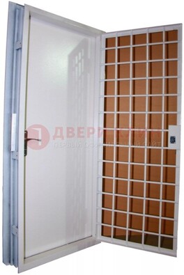 Белая стальная бронированная дверь с нитроэмалью ДБ-7 в Химках