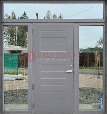 Серая стальная дверь с панелью МДФ и стеклянными фрамугами ДФГ-28 в Химках