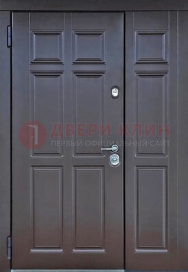 Тёмная двухстворчатая входная дверь для коттеджа с МДФ ДМ-533 в Химках