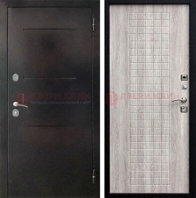 Черная железная дверь с порошковым покрытием и филенчатой МДФ ДП-221 в Химках