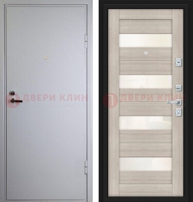 Белая железная дверь с порошковым напылением и стеклом ДП-308 в Химках