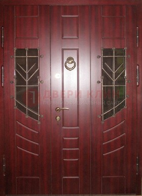 Парадная дверь со вставками из стекла и ковки ДПР-34 в загородный дом в Химках