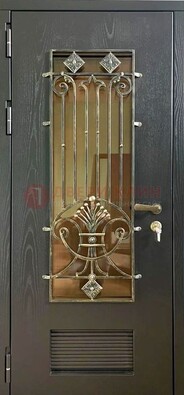 Одностворчатая железная дверь со стеклом и ковкой для дома ДСК-101 в Химках