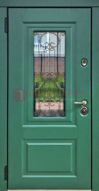 Зеленая металлическая дверь со стеклом и ковкой ДСК-113 в Химках