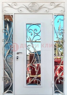 Белая входная дверь порошок со стеклом и ковкой ДСК-165 в Химках