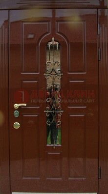 Красивая металлическая дверь со стеклом и ковкой ДСК-33 в Химках