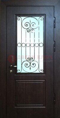 Железная дверь со стеклом и ковкой ДСК-65 для общественных зданий в Химках