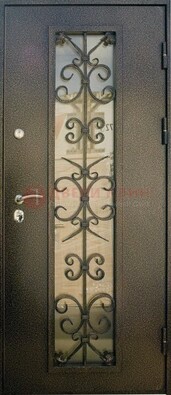 Входная дверь Дверь со стеклом и ковкой черного цвета ДСК-76 для веранды в Химках