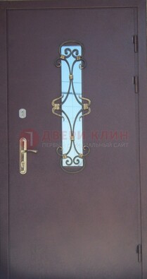 Металлическая дверь со стеклом и ковкой ДСК-77 в панельный дом в Химках