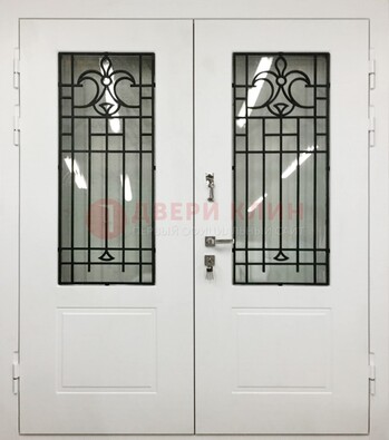 Белая двухстворчатая уличная дверь Винорит со стеклом ДСТ-4 в Химках
