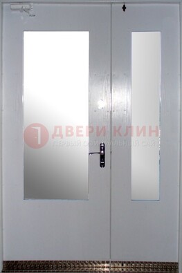 Белая  тамбурная дверь со стеклянными вставками ДТМ-18 в Химках