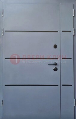 Серая металлическая тамбурная дверь с молдингами ДТМ-42 в Химках