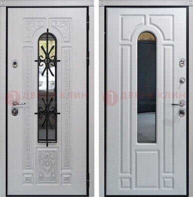 Белая стальная дверь с виноритом и ковкой снаружи ДВТ-197 в Химках