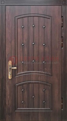 Коричневая уличная дверь с виноритом для дома ДВТ-235 в Химках