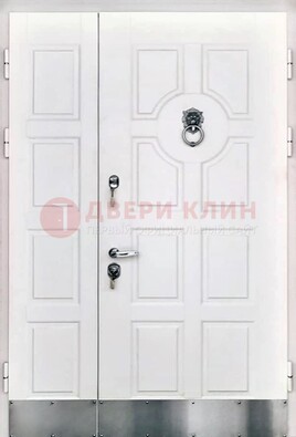 Белая входная дверь с виноритом ДВТ-246 в Химках
