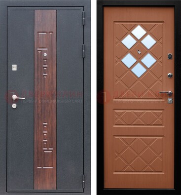Серая входная дверь с зеркальными квадратиками внутри ДЗ-79 в Химках