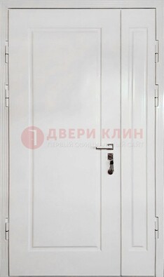 Полуторная металлическая дверь с МДФ в белом цвете ПЛ-24 в Химках