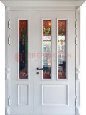 Белая полуторная металлическая дверь с витражом ВЖ-12 в Химках